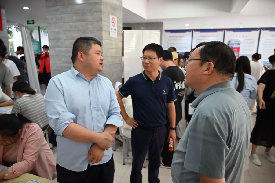 招聘会3.jpg